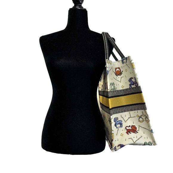 Christian Dior - NEW 2022 Large Pixel Zodiac Embroidered Canvas Book Tote - Picture 12 of 15